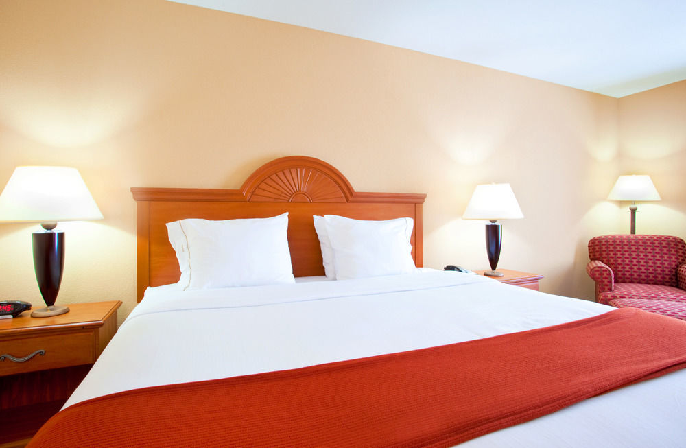 Holiday Inn Express Mineral Wells, an IHG Hotel Parkersburg Exterior foto