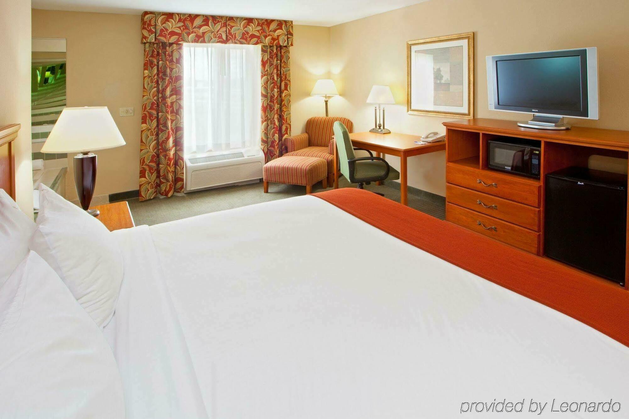Holiday Inn Express Mineral Wells, an IHG Hotel Parkersburg Exterior foto