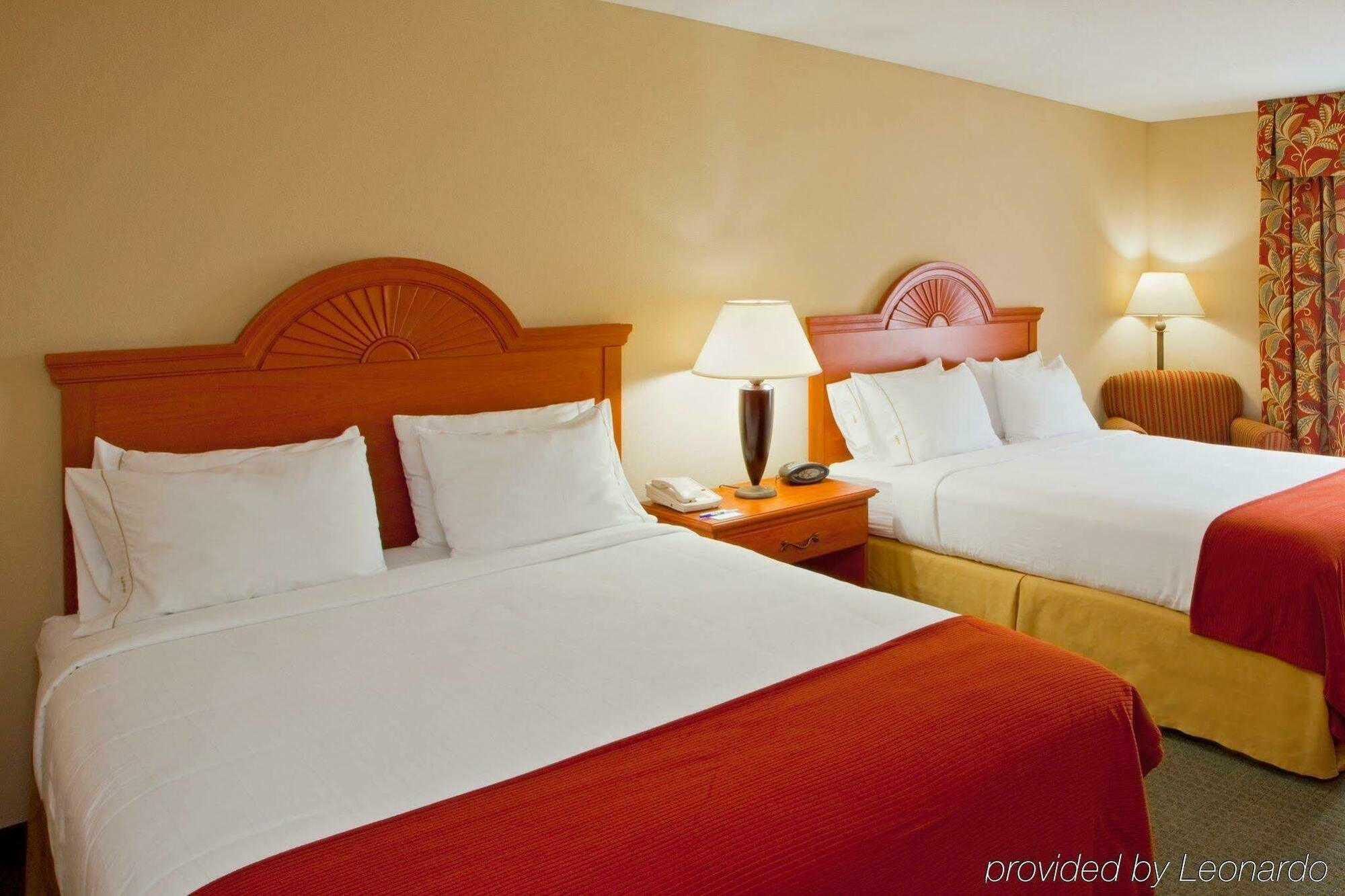 Holiday Inn Express Mineral Wells, an IHG Hotel Parkersburg Exterior foto
