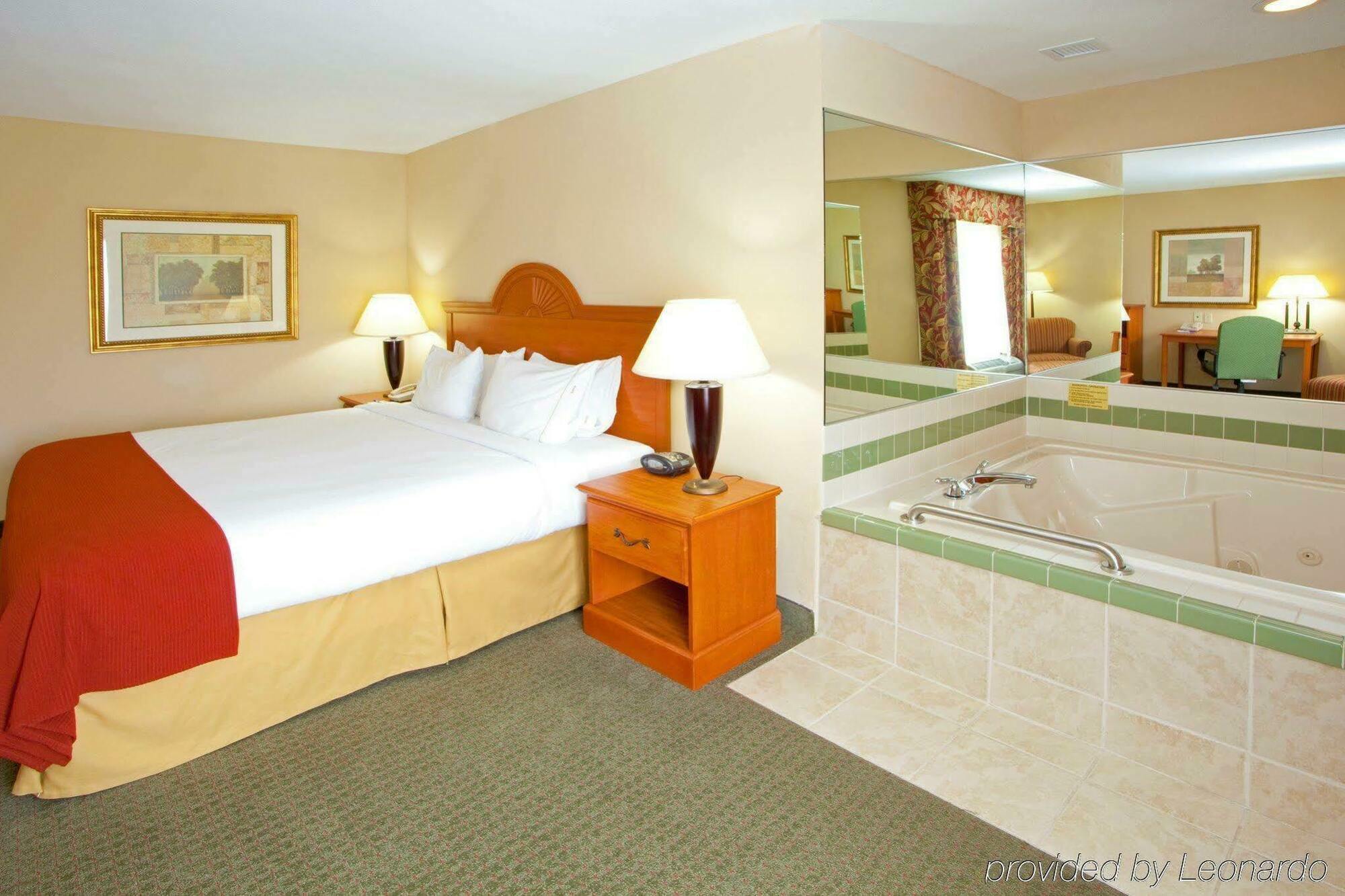 Holiday Inn Express Mineral Wells, an IHG Hotel Parkersburg Exterior foto