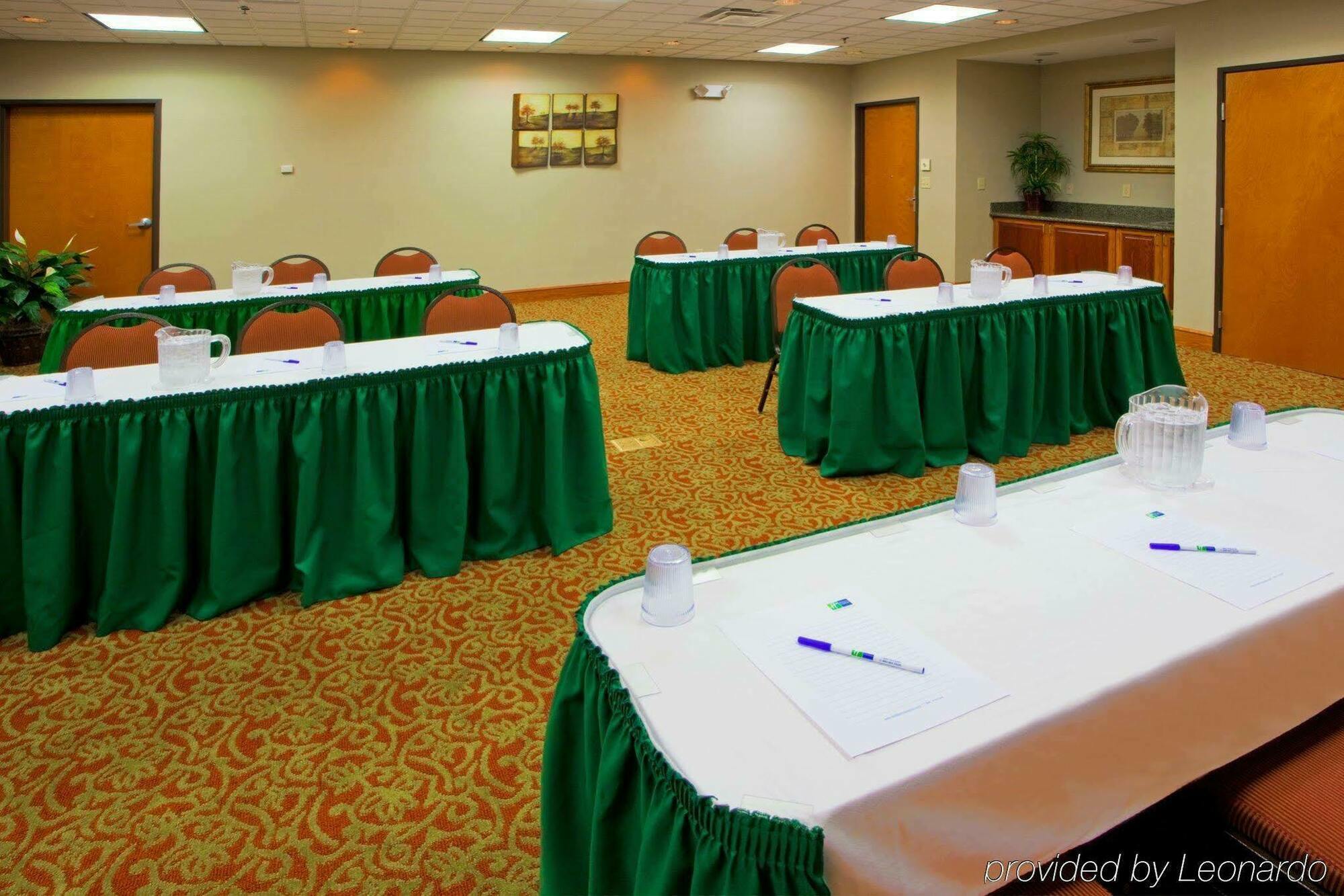 Holiday Inn Express Mineral Wells, an IHG Hotel Parkersburg Exterior foto